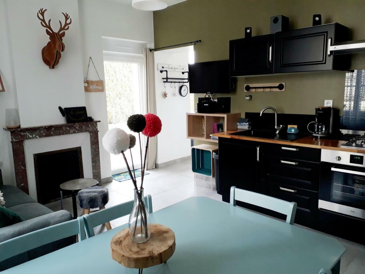 Gite Aux Lauriers Lacroix-sur-Meuse Ngoại thất bức ảnh
