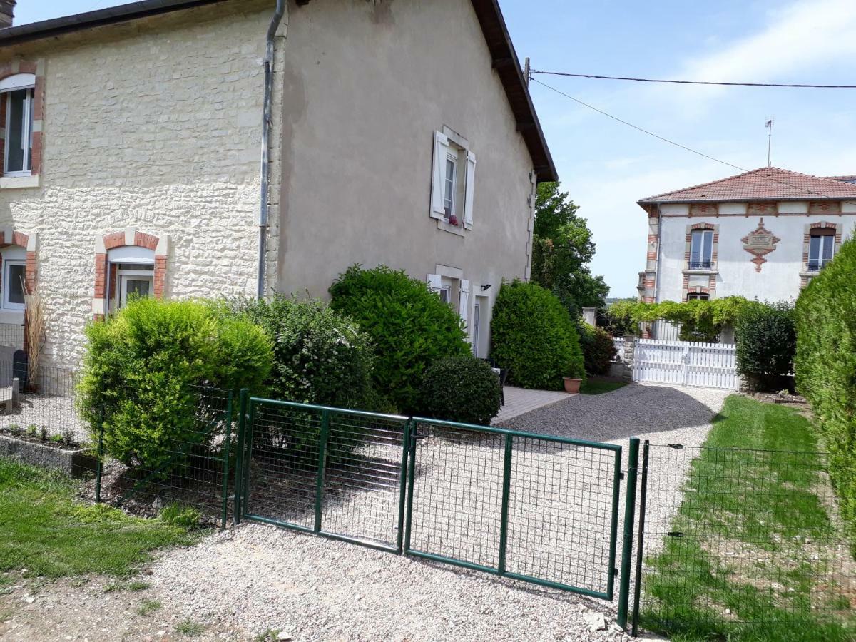 Gite Aux Lauriers Lacroix-sur-Meuse Ngoại thất bức ảnh