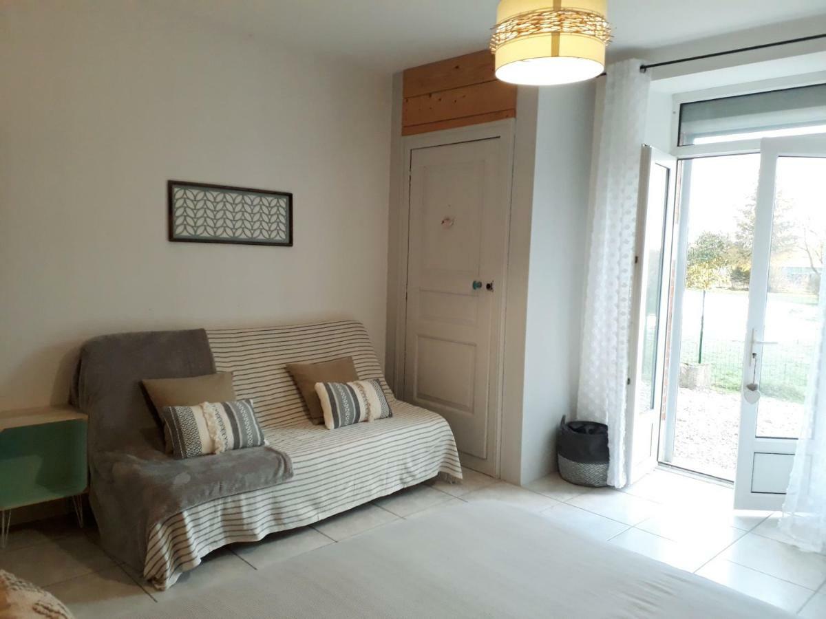 Gite Aux Lauriers Lacroix-sur-Meuse Ngoại thất bức ảnh