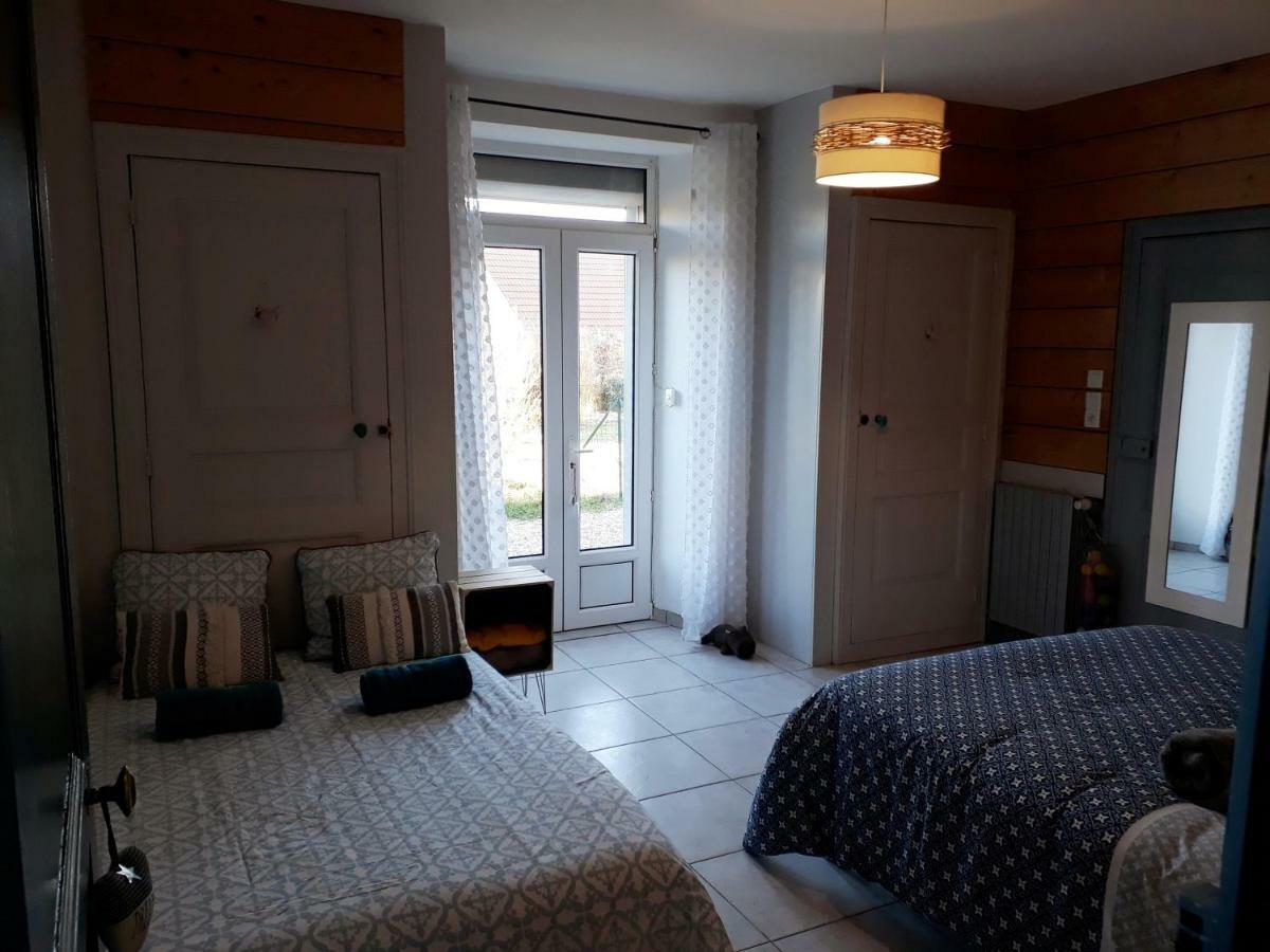 Gite Aux Lauriers Lacroix-sur-Meuse Ngoại thất bức ảnh