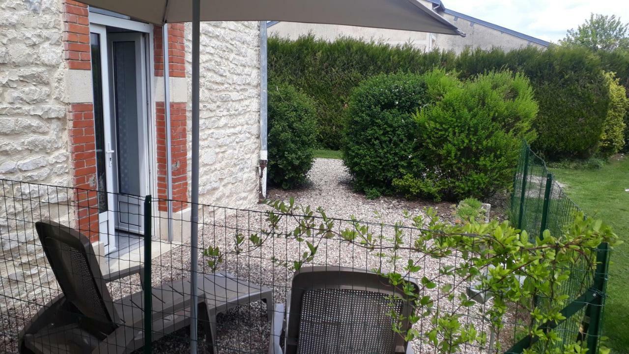 Gite Aux Lauriers Lacroix-sur-Meuse Ngoại thất bức ảnh