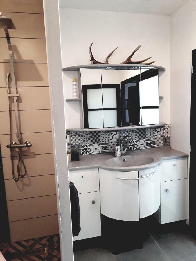 Gite Aux Lauriers Lacroix-sur-Meuse Ngoại thất bức ảnh